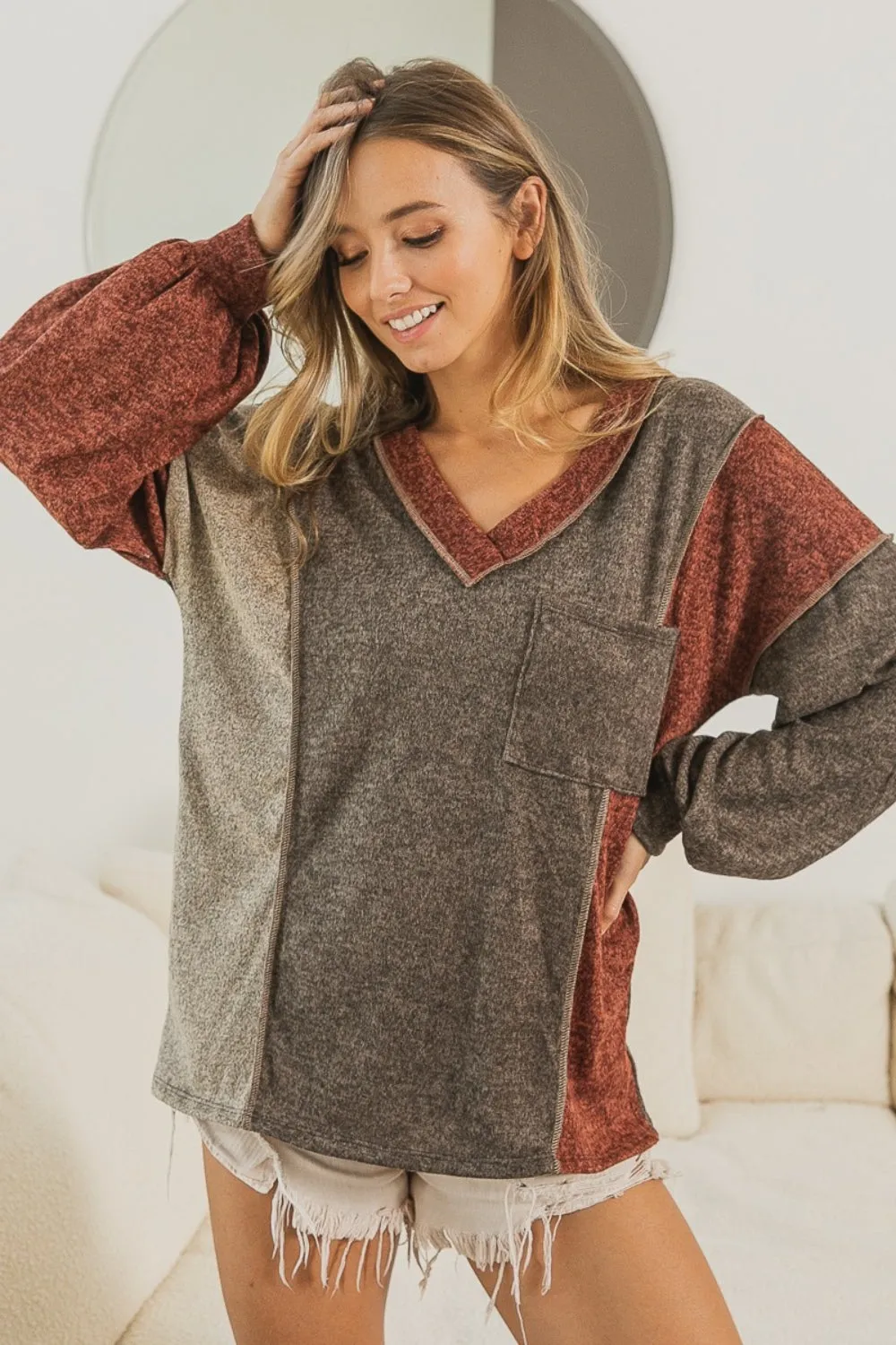 Color Block Exposed Seam V Neck T-Shirt