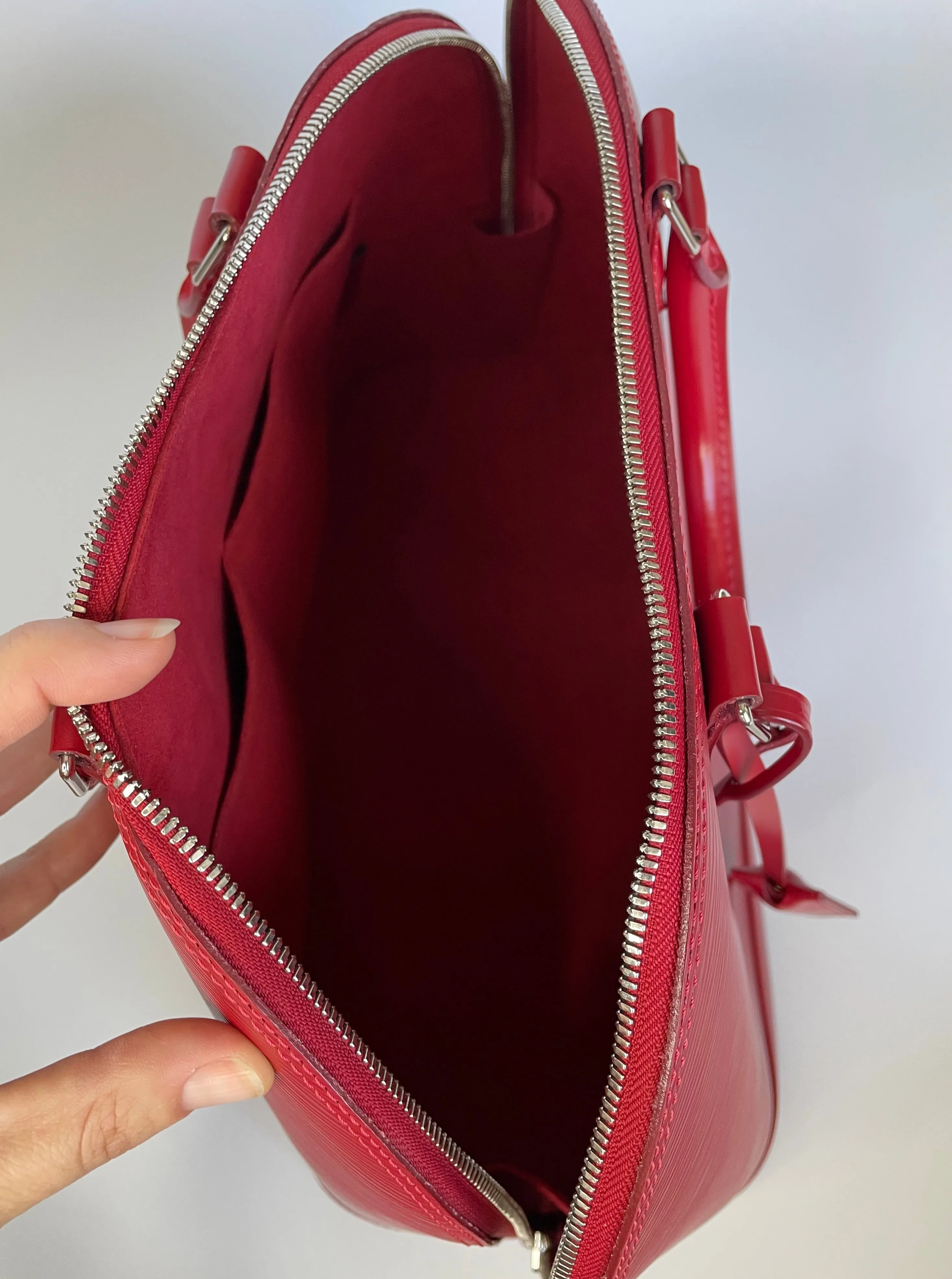 LOUIS VUITTON | ALMA GM EPI | RED
