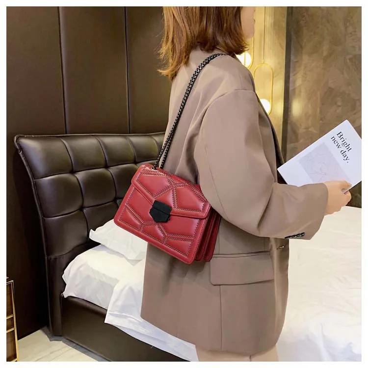 Women Rivet Chain Small Crossbody Bags PU Leather Messenger Bags Fashion Simple Shoulder Bag Ladies Designer Handbags